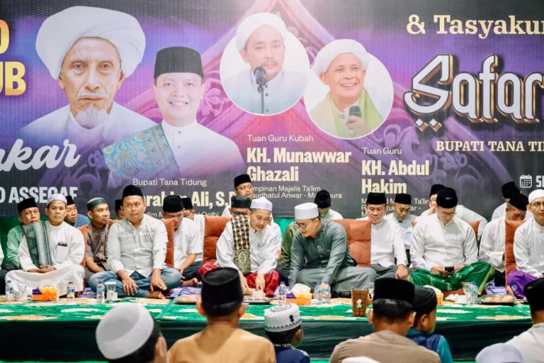Alhamdulillah, kemarin malam saya berkesempatan menghadiri Haul ke-80 Wali Kutub Al Habib Abu B