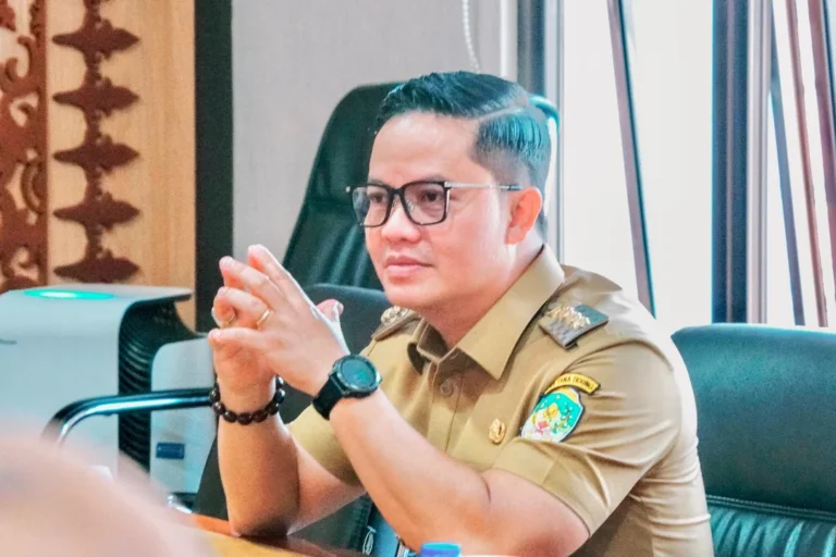 Saya menandatangani Nota Kesepahaman (MoU) dengan Rektor Universitas Borneo Tarakan (UBT), Prof (2)